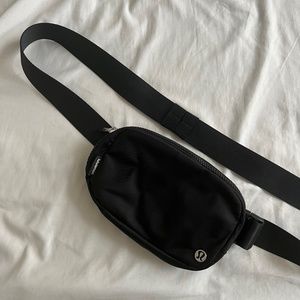 Lululemon Everywhere Belt Bag